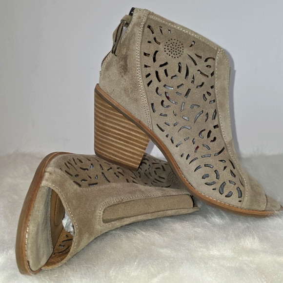 Sofft Women's Taupe Ankle Boots Size 8.5 - Picture 1 of 5